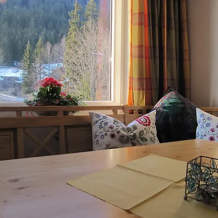 Apartamento Holl Russbach am Pass Gschütt